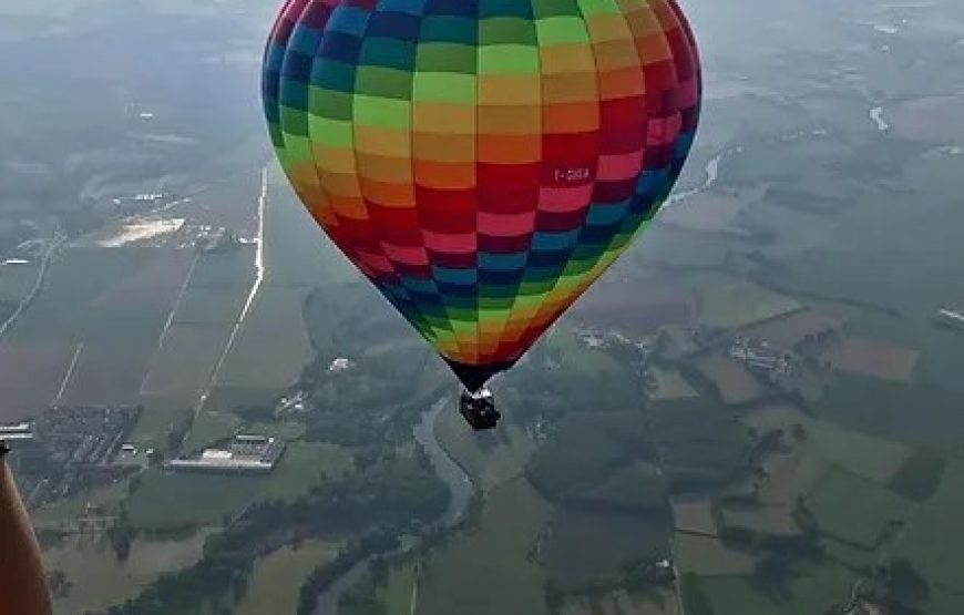 Spettacolare volo in mongolfiera