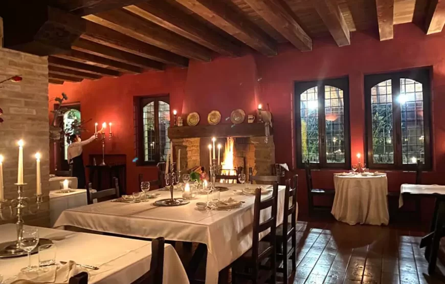 Cena romantica alla taverna e visita notturna al castello